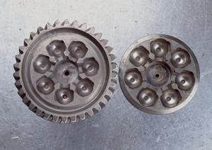 様々な大きさの除雪機が揃っています